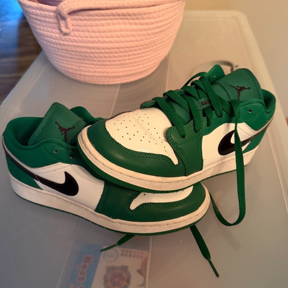 Nike Green, White & Black Low-Top Sneakers